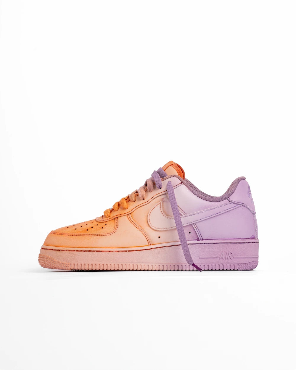Nike Air Force 1 custom con sfumatura viola/arancione