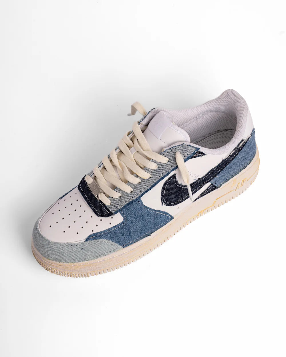 Nike air force 1 custom rivestita in jeans patchwork