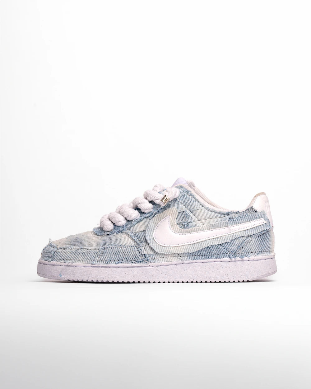 Nike court vision custom rivestita in jeans slavato con lacci in corda