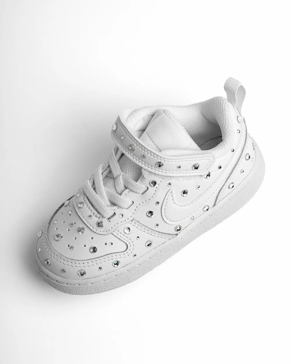 Nike Court Borough Personalizzata per bambini con strappi, con cristalli applicati a mano