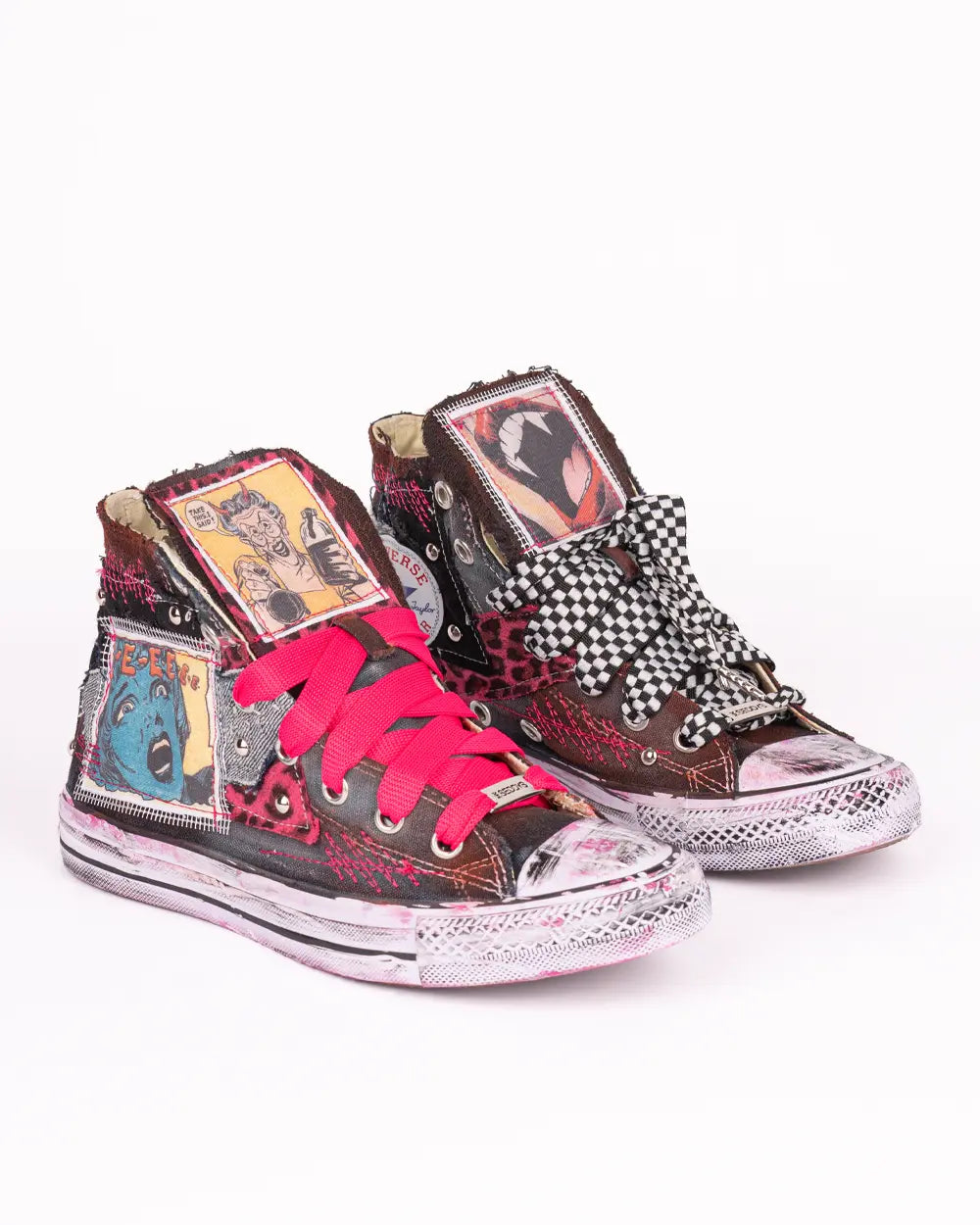 Converse personalizzata con patch e lacci fucsia e a scacchi