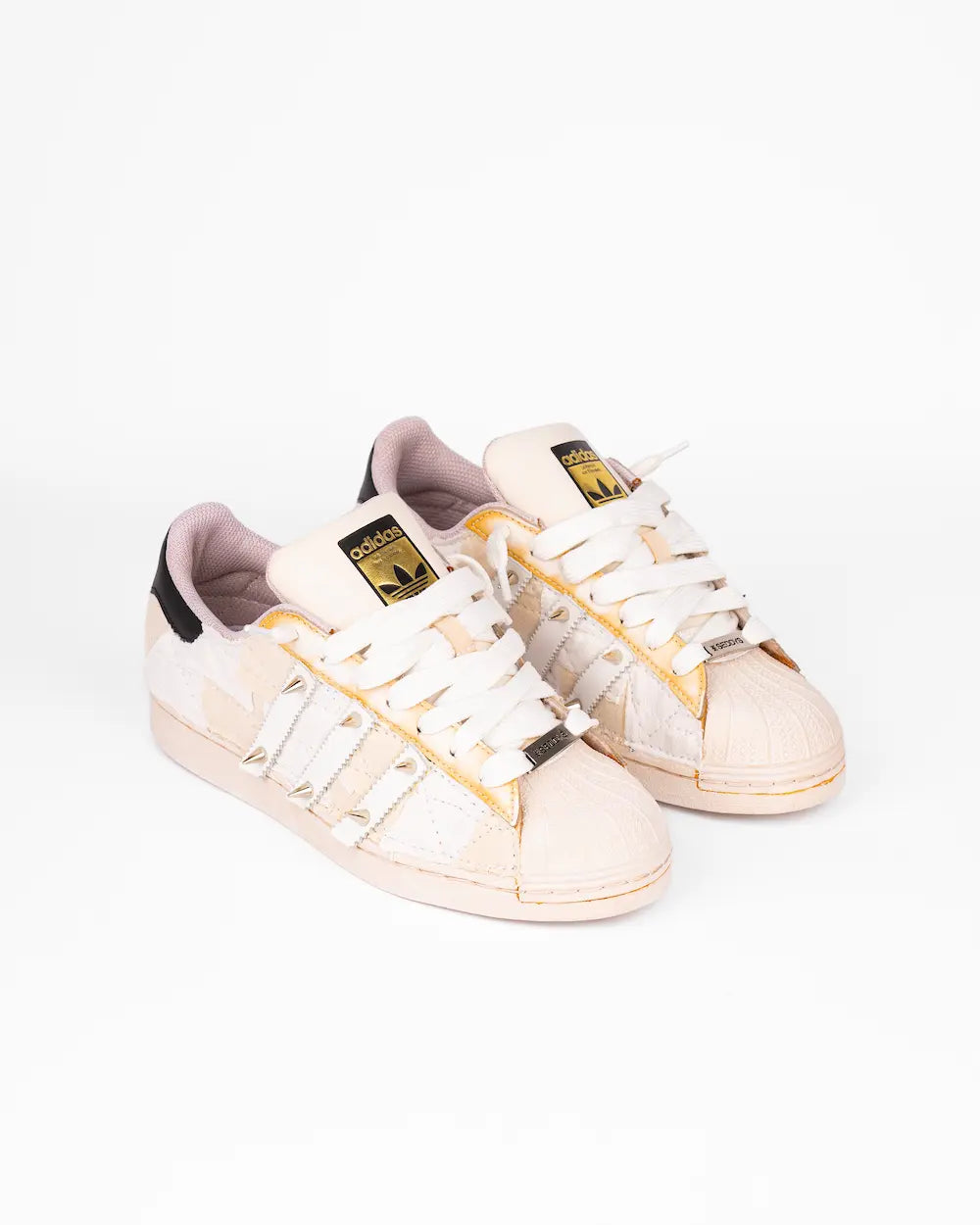 Superstar adidas borchie sales
