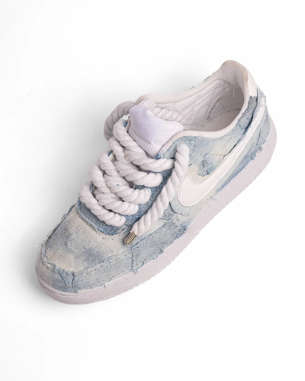 Nike court vision custom rivestita in jeans slavato con lacci in corda