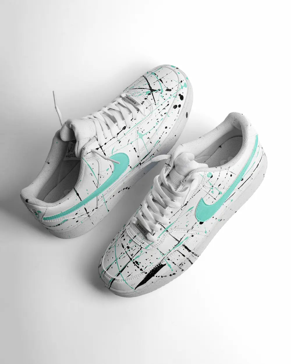 Nike Court Vision dipinta a mano con Swoosh e schizzature di colore verde acqua e nere