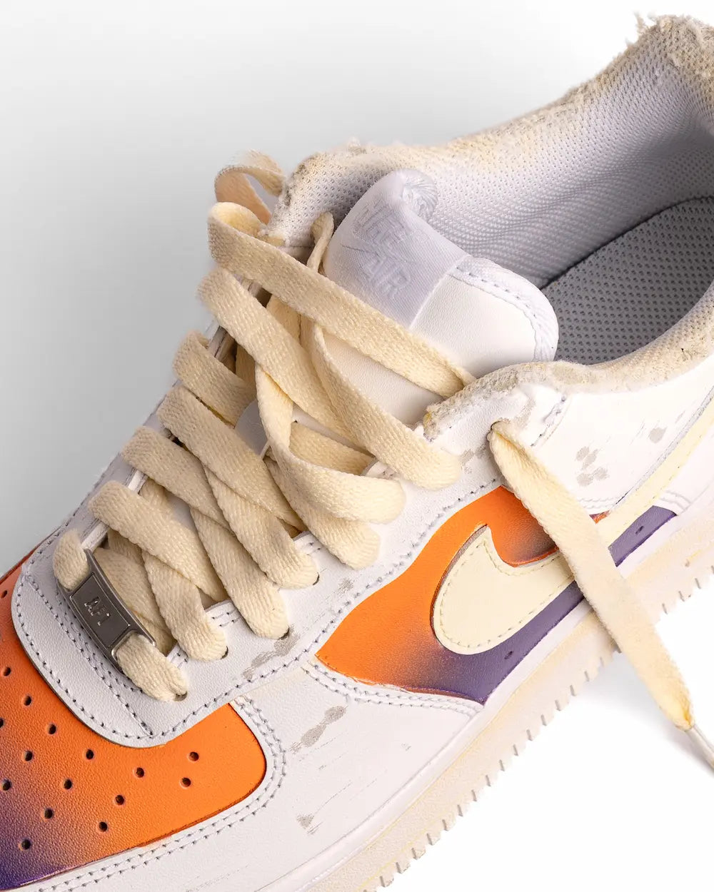 nike Air force 1 custom con sfumatura effetto viola e arancione