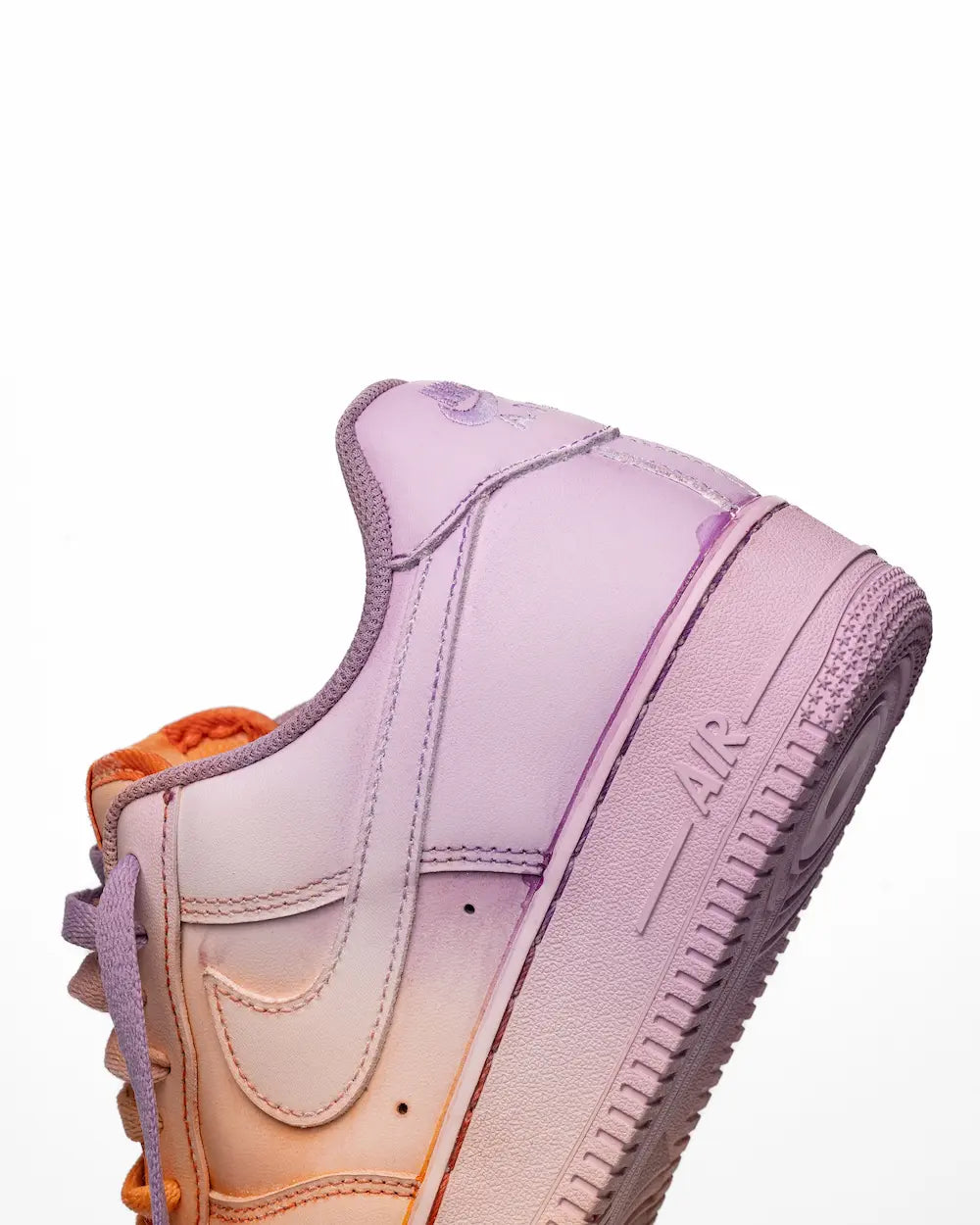 Nike Air Force 1 custom con sfumatura viola/arancione