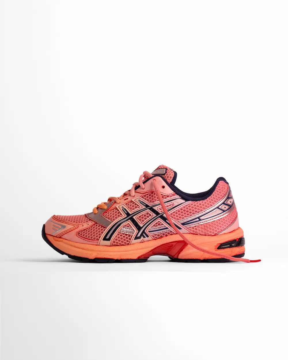 Asics GEL-1130 con tintura sfumata rosa pesca e corallo