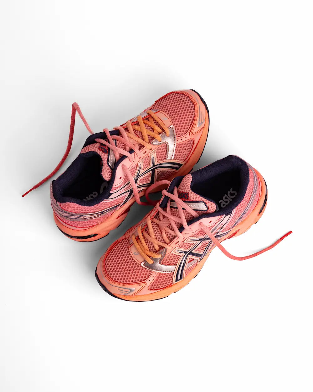 Asics GEL-1130 con tintura sfumata rosa pesca e corallo