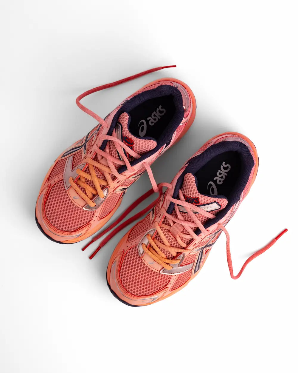 Asics GEL-1130 con tintura sfumata rosa pesca e corallo