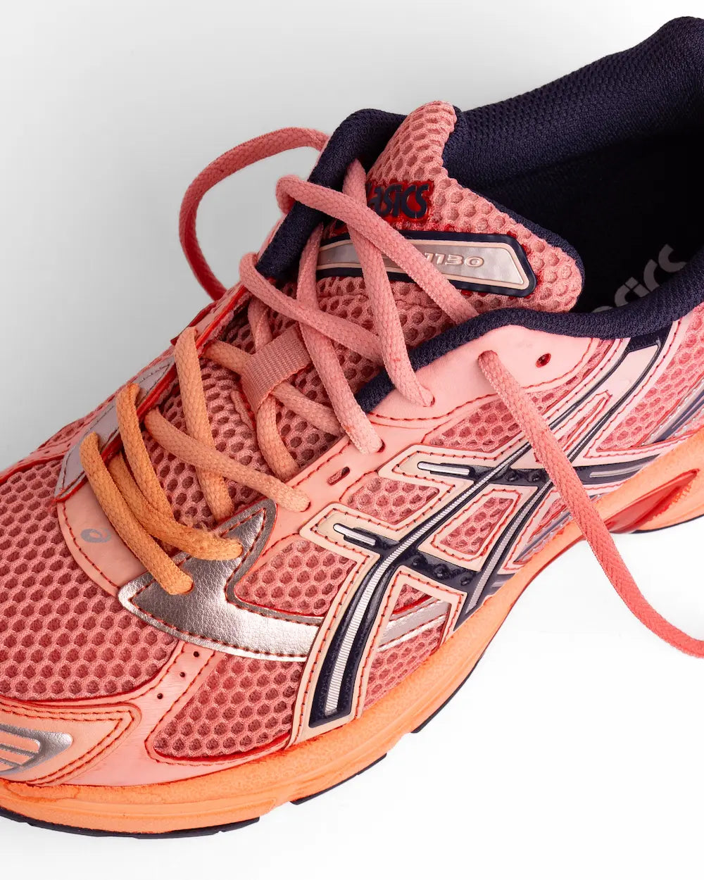 Asics GEL-1130 con tintura sfumata rosa pesca e corallo