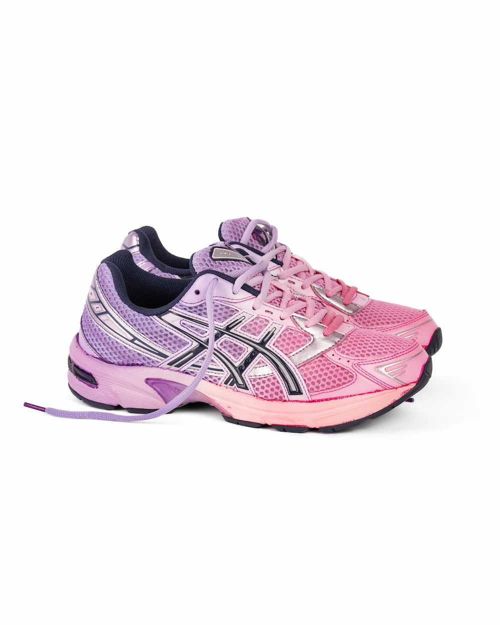 Asics GEL-1130 con effetto sfumato sui toni del lilla e rosa