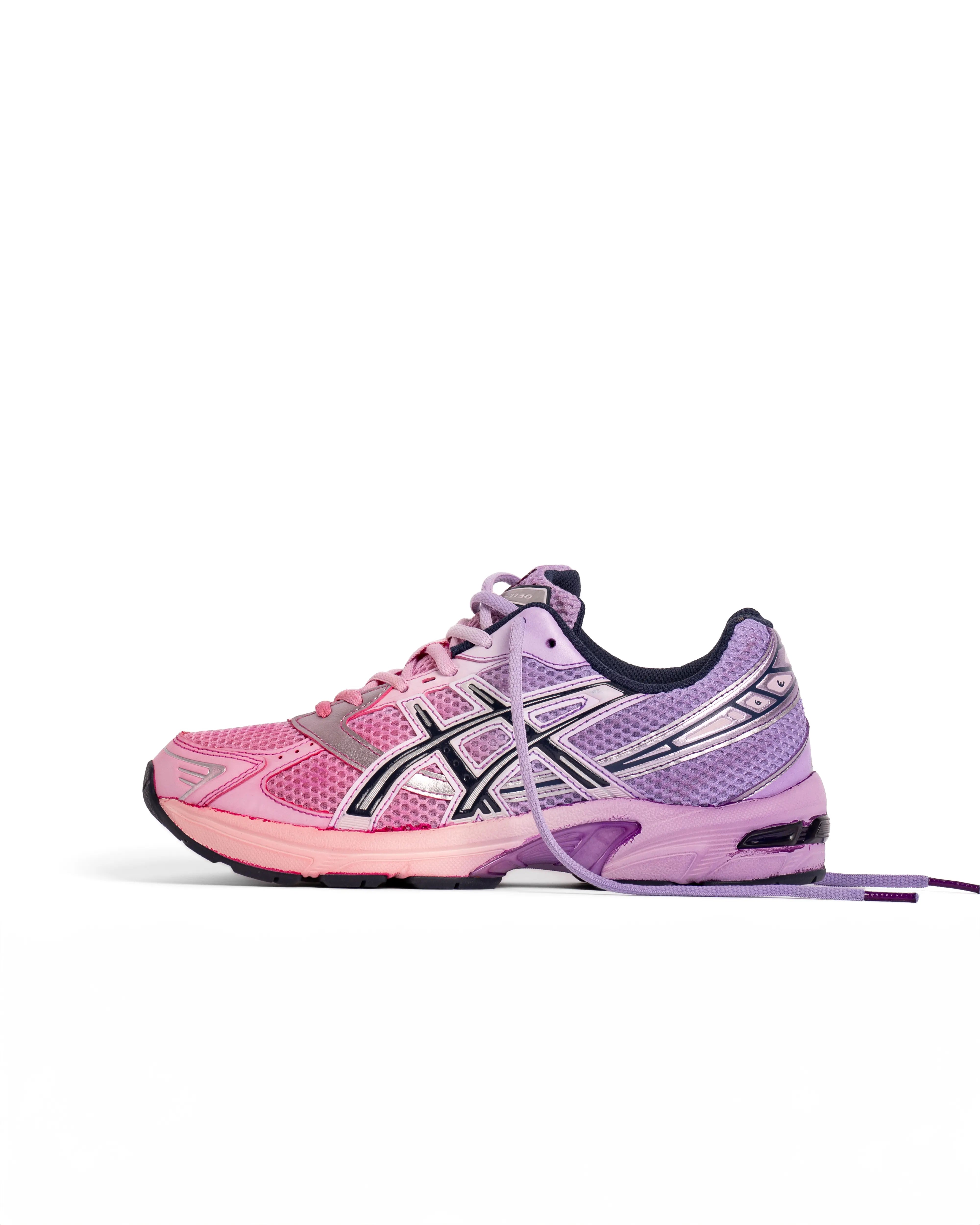 Asics GEL-1130 con effetto sfumato sui toni del lilla e rosa