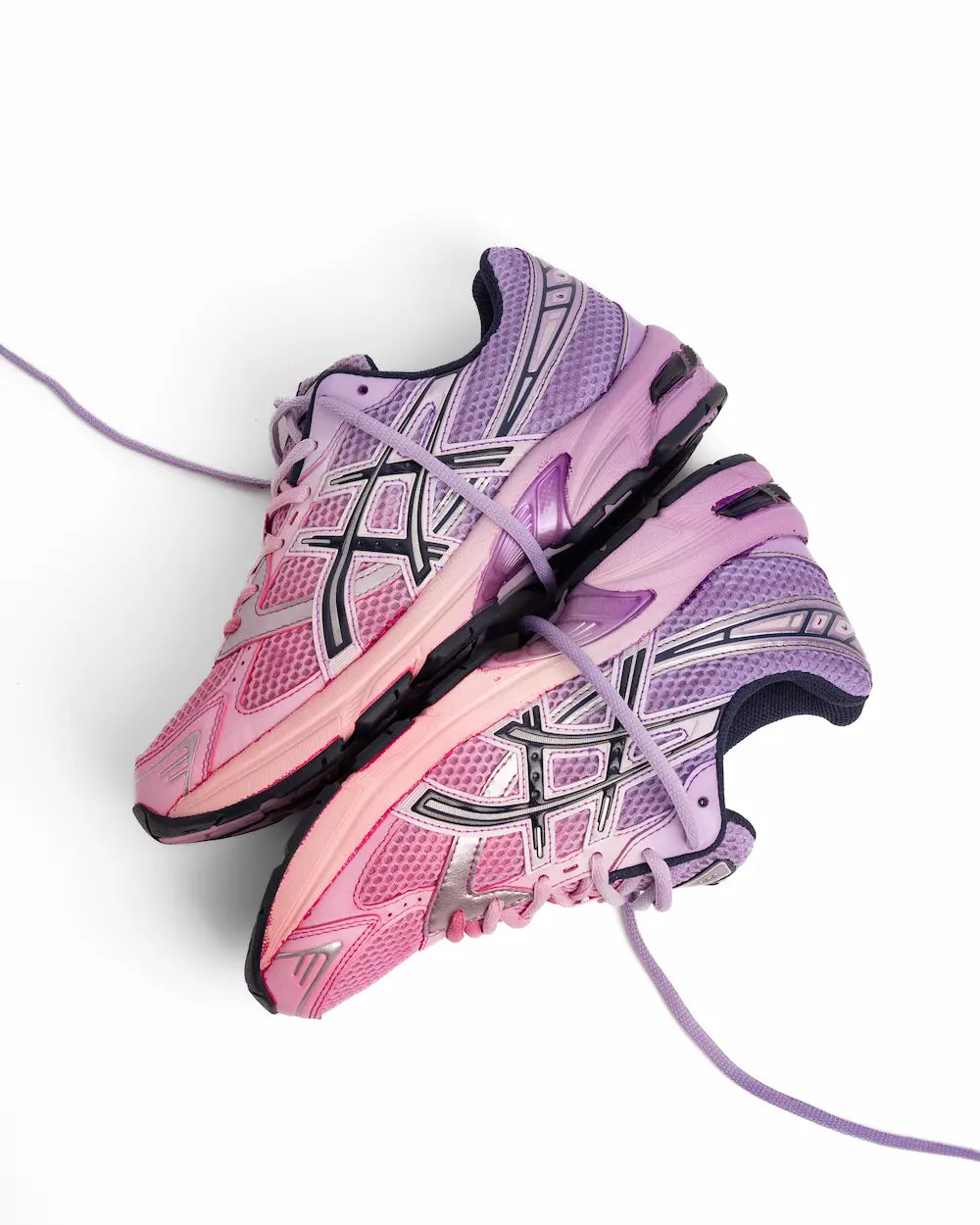 Asics GEL-1130 con effetto sfumato sui toni del lilla e rosa