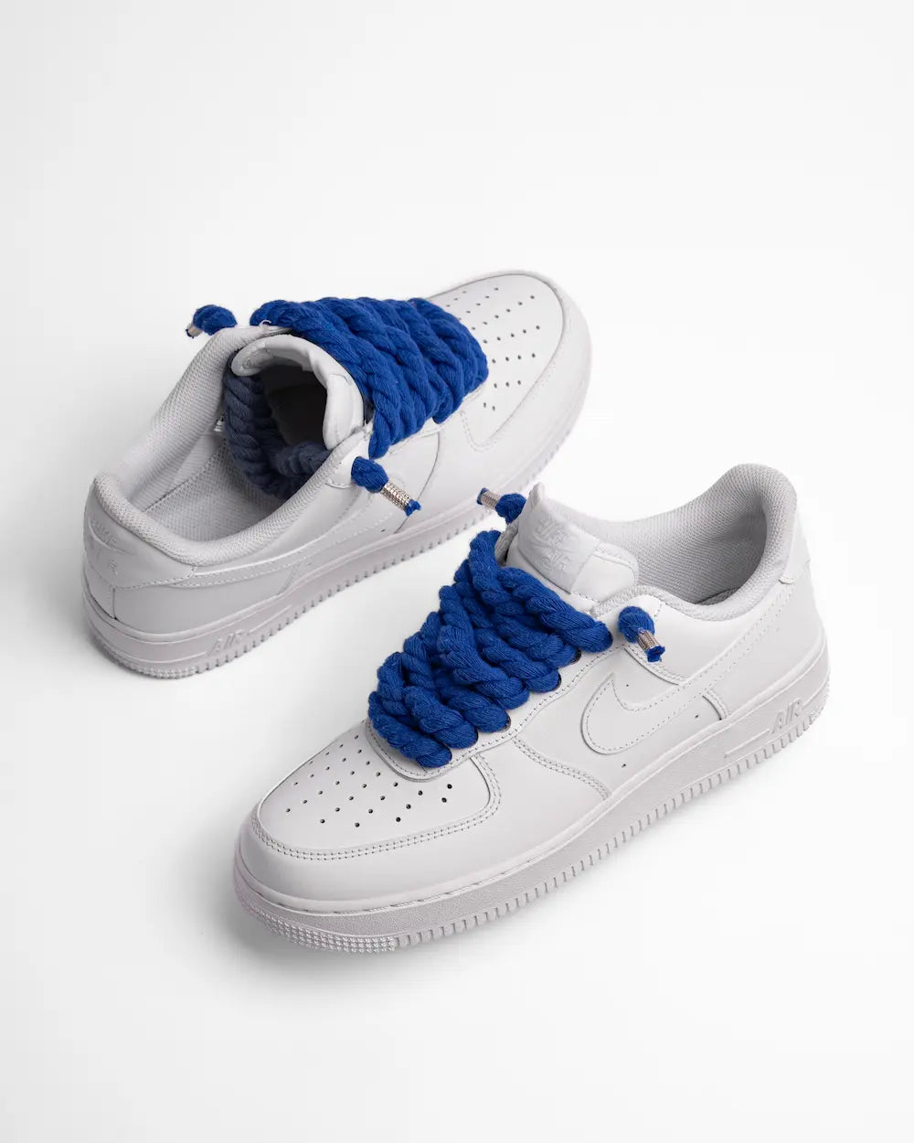 Nike Air Force 1 bianca personalizzata by SEDDYS con lacci in corda blu