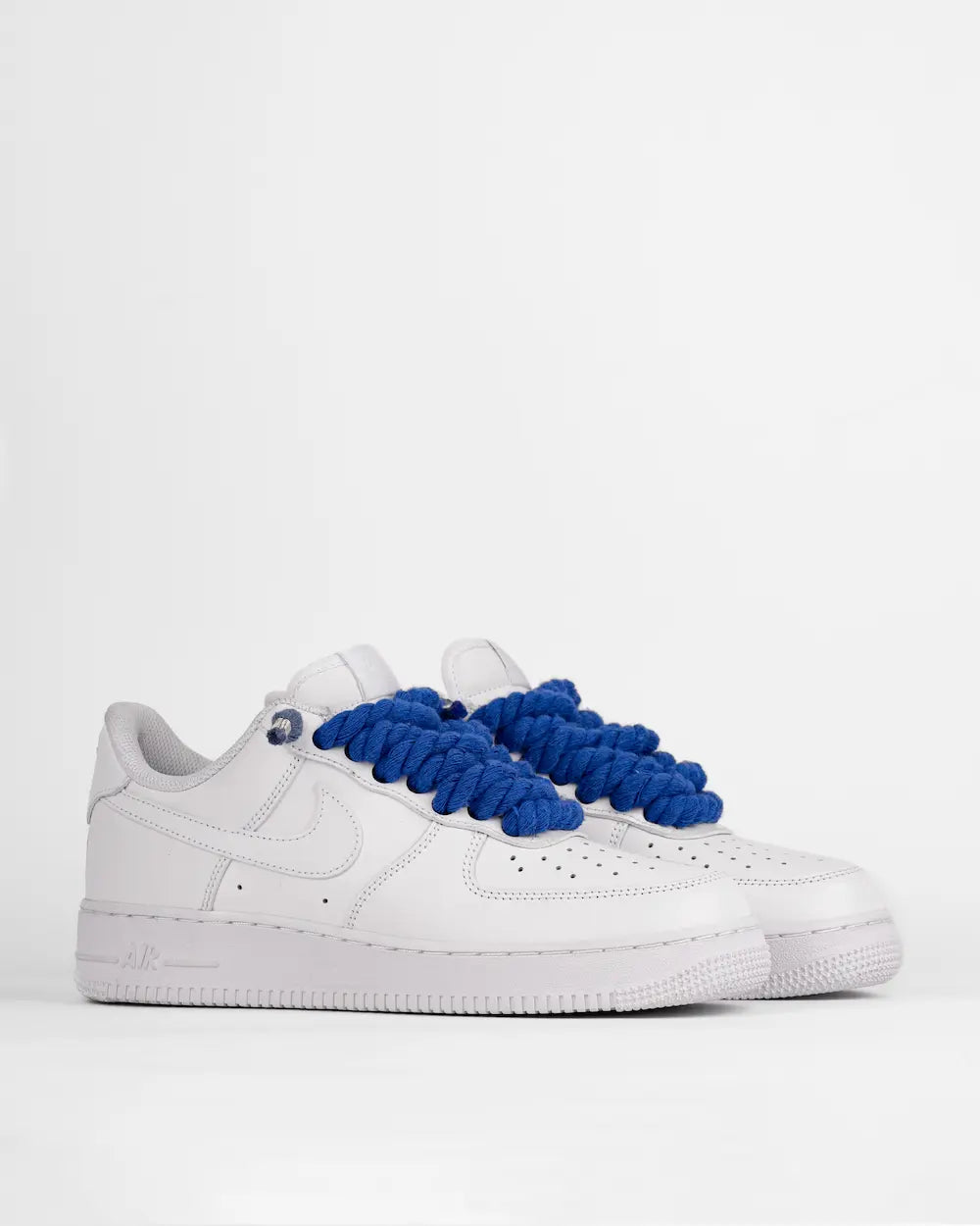 Nike Air Force 1 bianca personalizzata by SEDDYS con lacci in corda blu