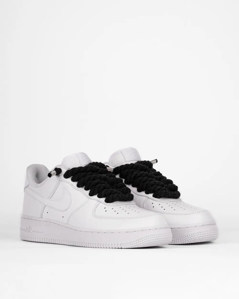 Nike Air Force 1 bianca personalizzata da SEDDYS con lacci in corda neri