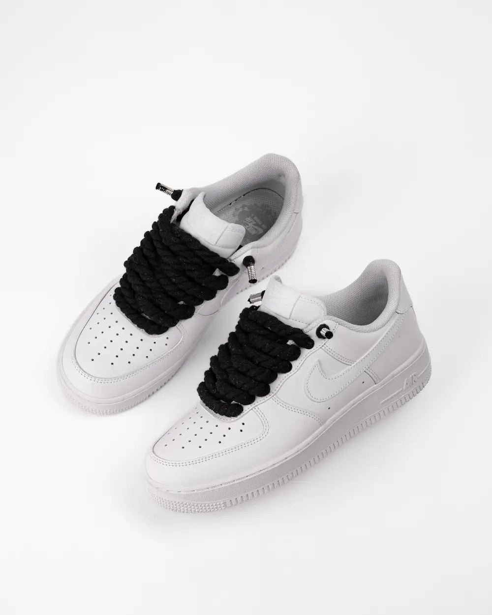 Nike Air Force 1 bianca personalizzata da SEDDYS con lacci in corda neri