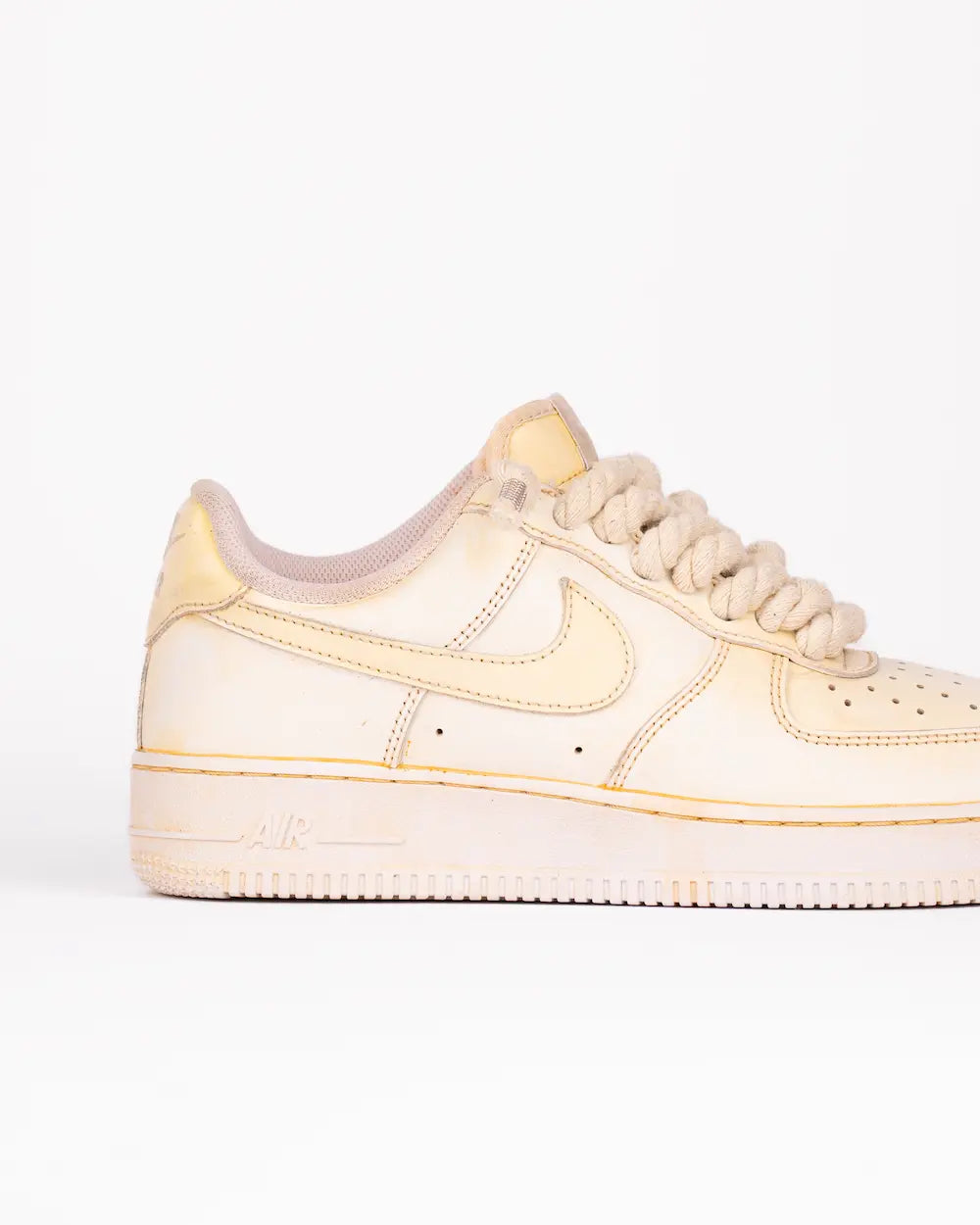 Nike Air Force 1 personalizzata con tintura effetto caffè e lacci in corda beige