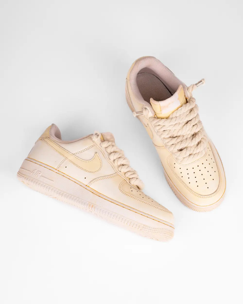 Nike Air Force 1 personalizzata con tintura effetto caffè e lacci in corda grossi