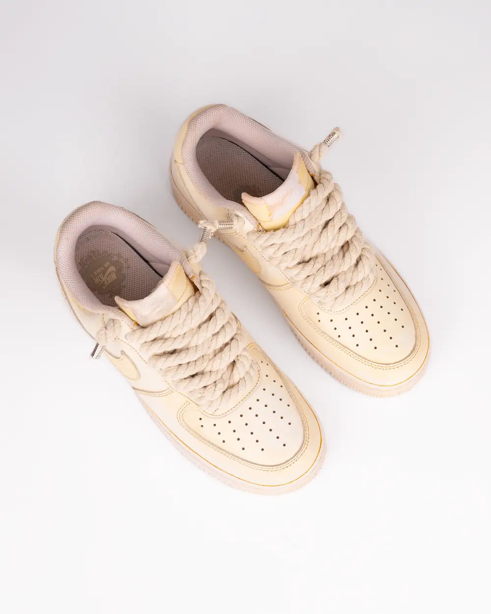 Nike Air Force 1 personalizzata con tintura effetto caffè e lacci in corda grossi