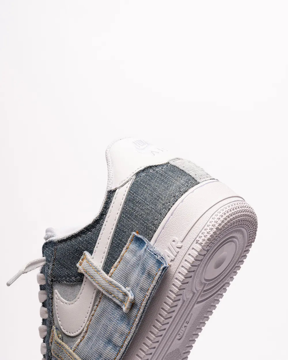 NIKE AIR FORCE 1 CUSTOM RIVESTITA IN JEANS RICICLATO