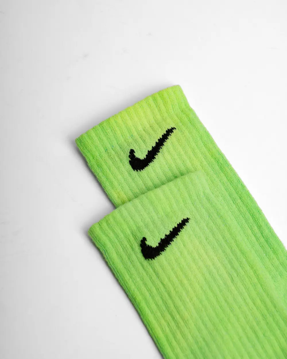 Nike best sale socks neon