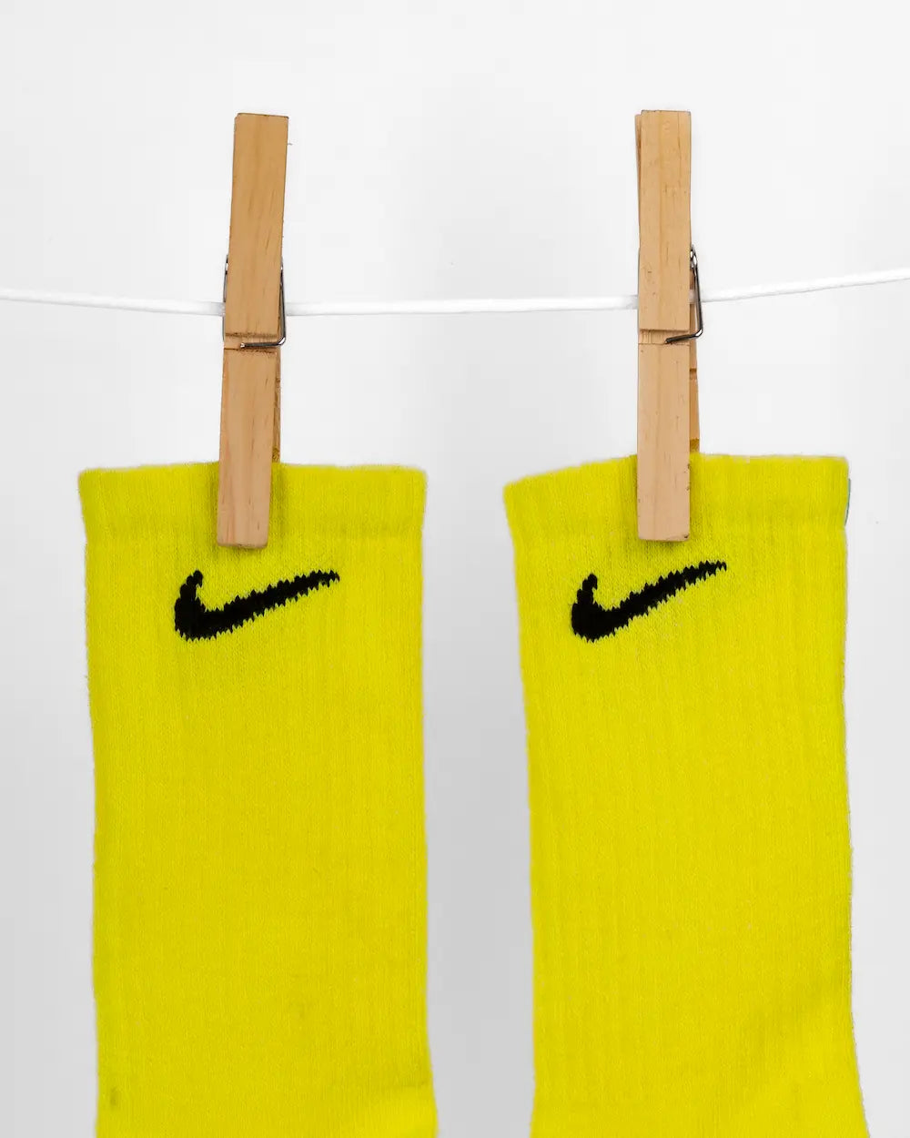 Calzini nike colorati con tecnica di tintura, tonalità Fluo Yellow (giallo neon)