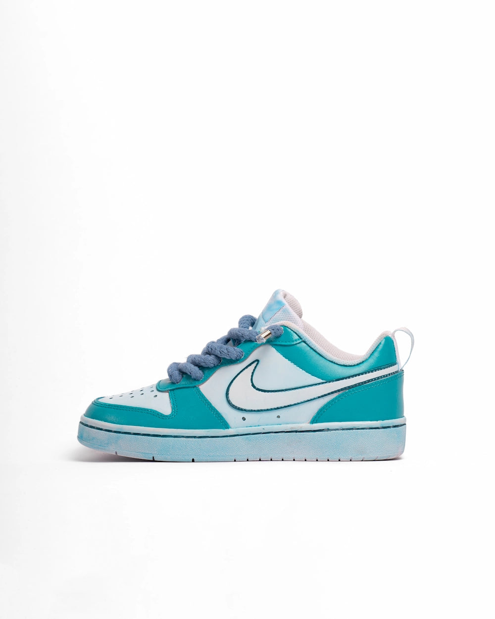 Nike Court Borough personalizzata con tintura in due tonalità di azzurro e lacci in corda blu