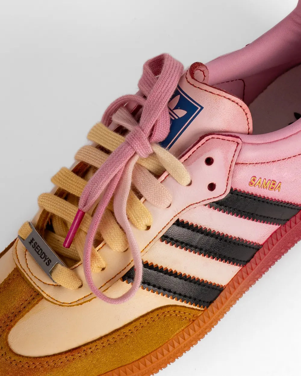 adidas samba personalizzate con effetto sfumato sui toni del rosa e del giallo