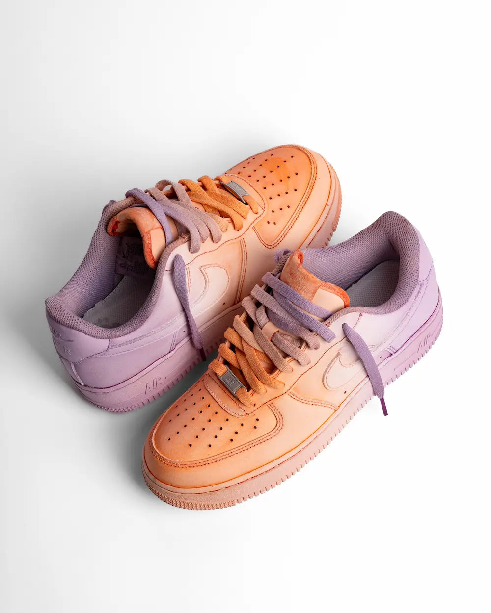 Nike Air Force 1 custom con sfumatura viola/arancione