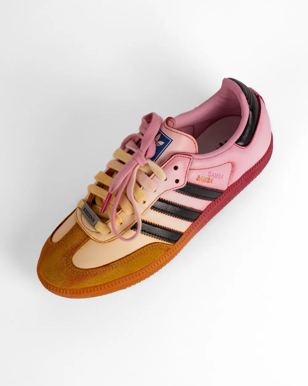 adidas samba personalizzate con effetto sfumato sui toni del rosa e del giallo