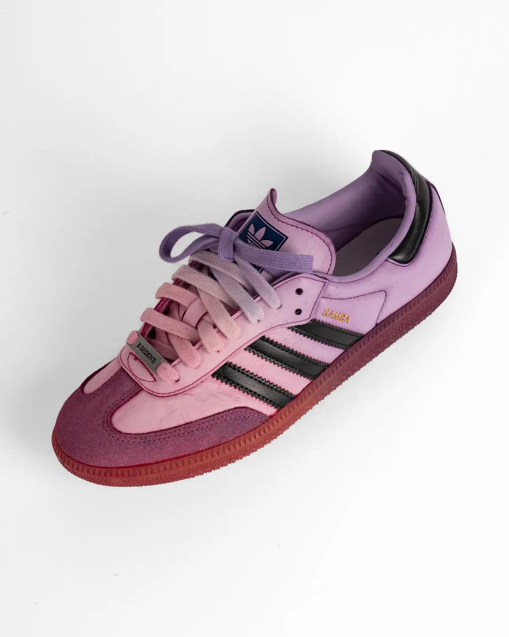 adidas samba personalizzate con effetto sfumato sui toni del lilla e del rosa