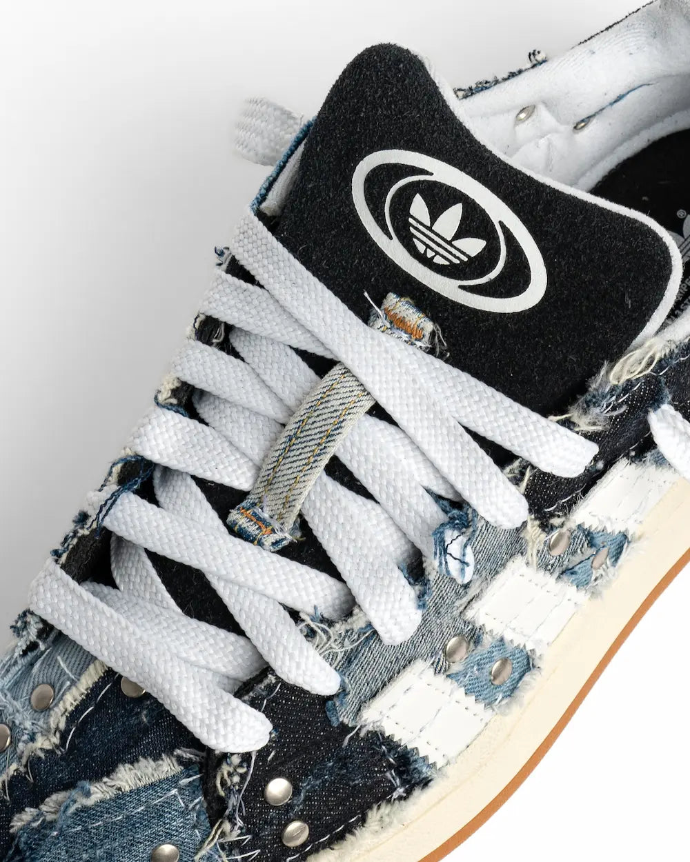 Adidas campus customizzata con jeans patchwork