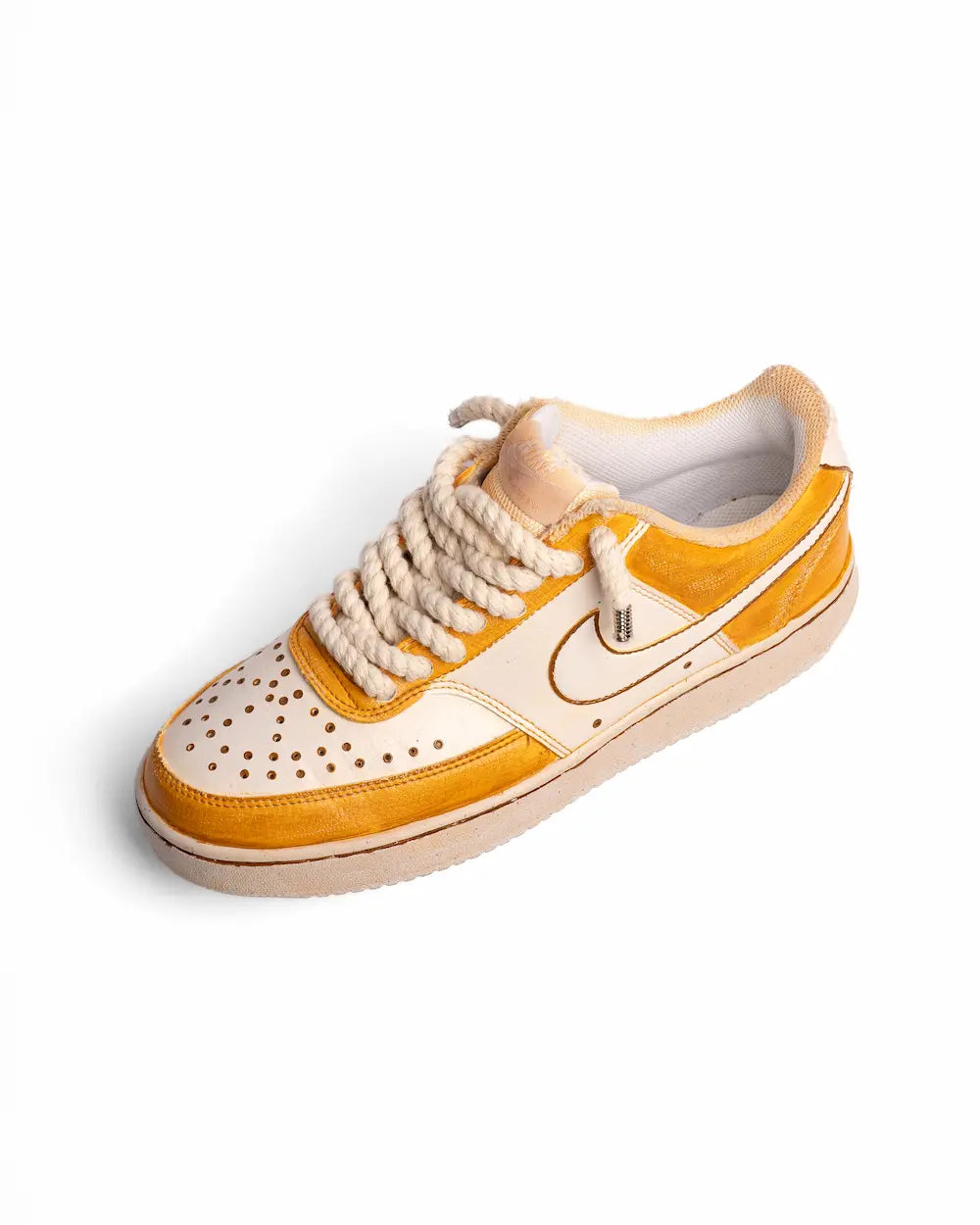 Nike Court Vision custom modello 5 Points Honey, dipinta a mano in due tonalità di giallo ocra