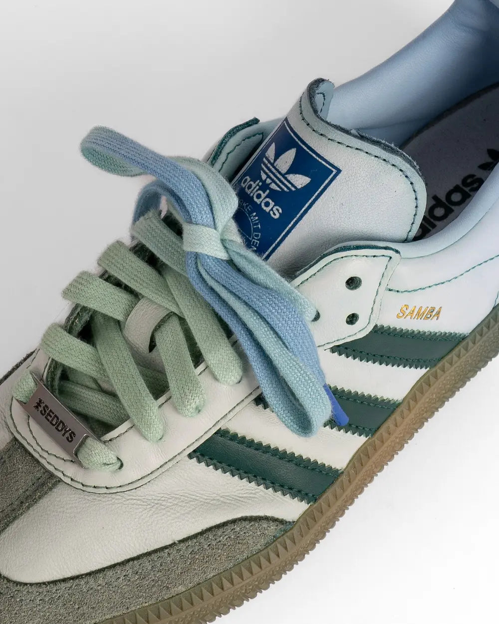 adidas samba personalizzate con effetto sfumato sui toni dell'azzurro e del verde acqua