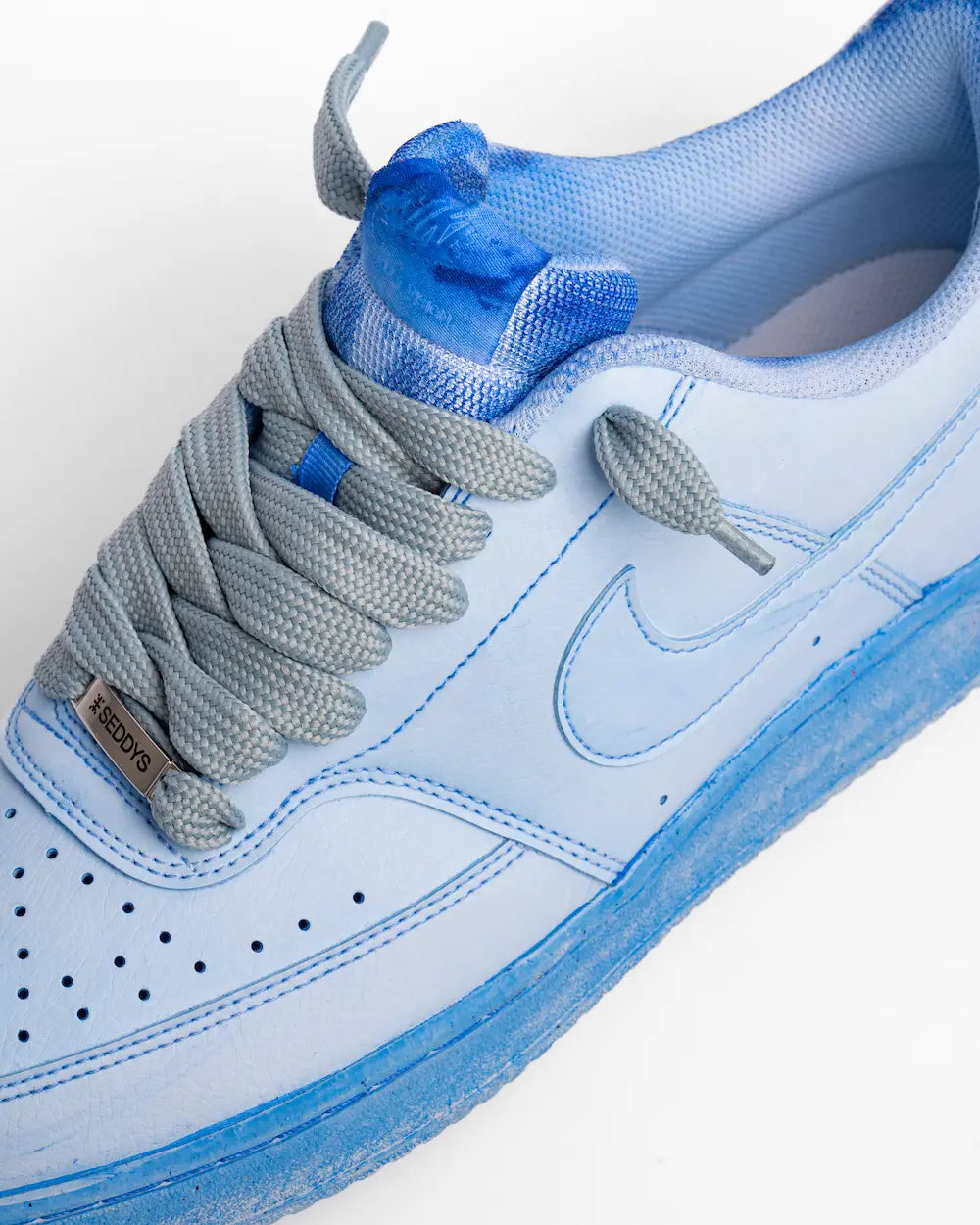 Nike custom tinta sulle sfumature del blu