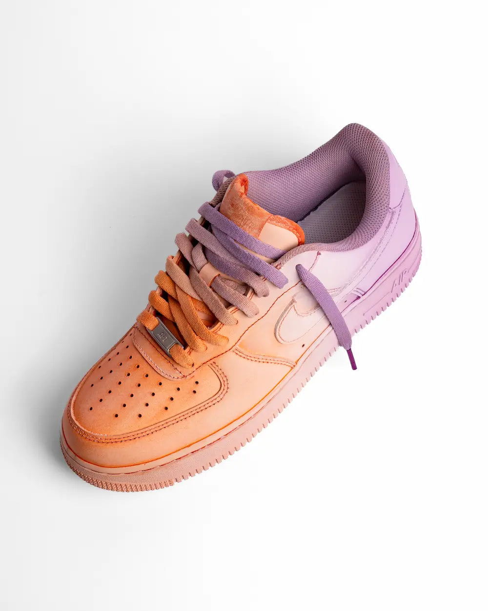 Nike Air Force 1 custom con sfumatura viola/arancione