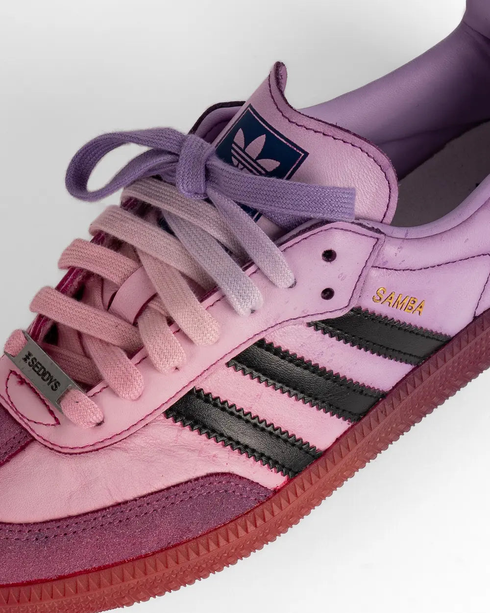 adidas samba personalizzate con effetto sfumato sui toni del lilla e del rosa