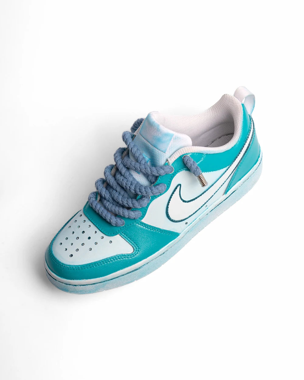 Nike Court Borough personalizzata con tintura in due tonalità di azzurro e lacci in corda blu