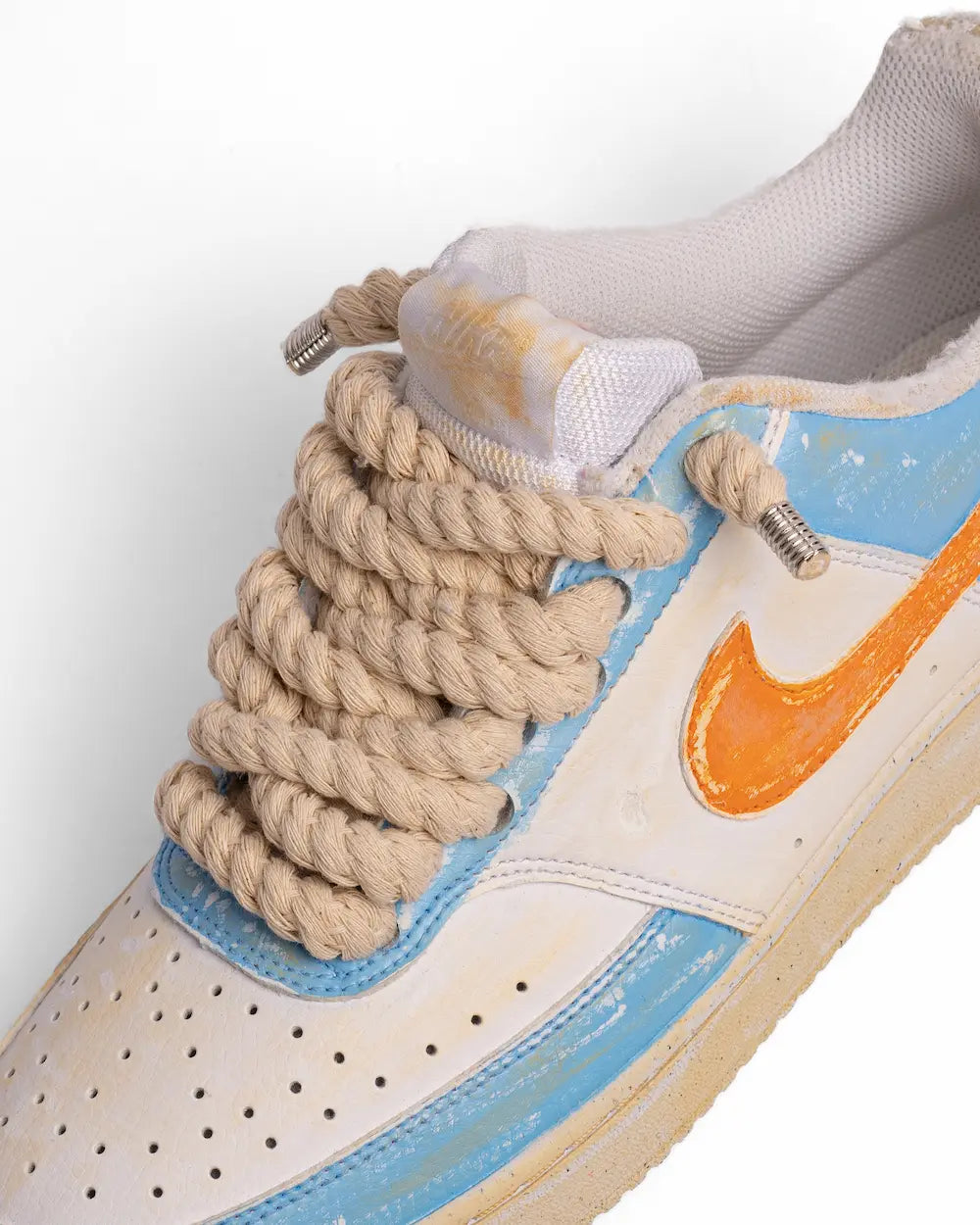 Nike vintage azzurra con swoosh arancione e lacci in corda beige