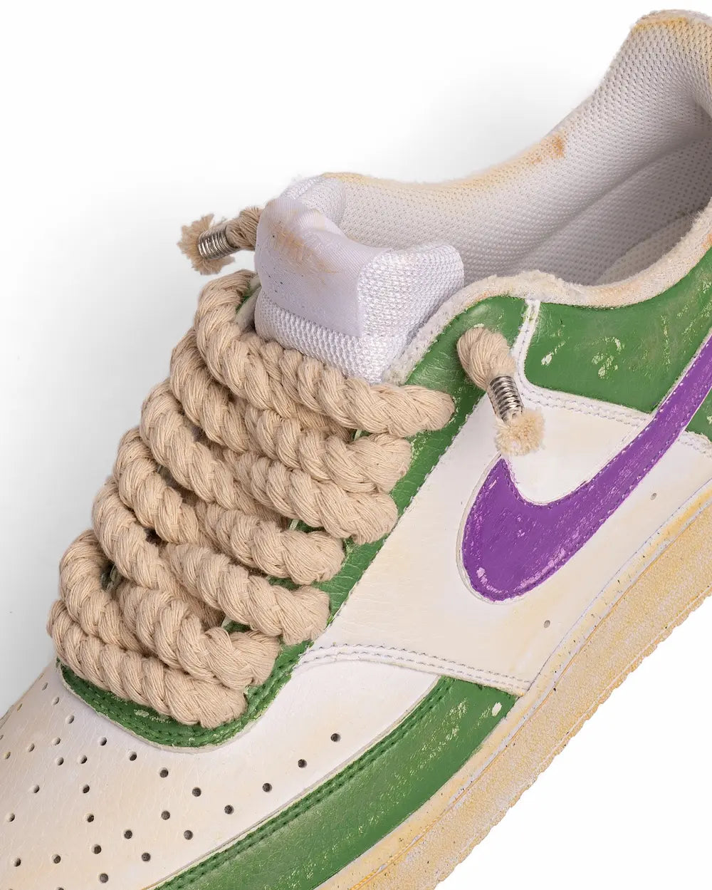 Nike vintage verdi con swoosh viola e lacci in corda beige