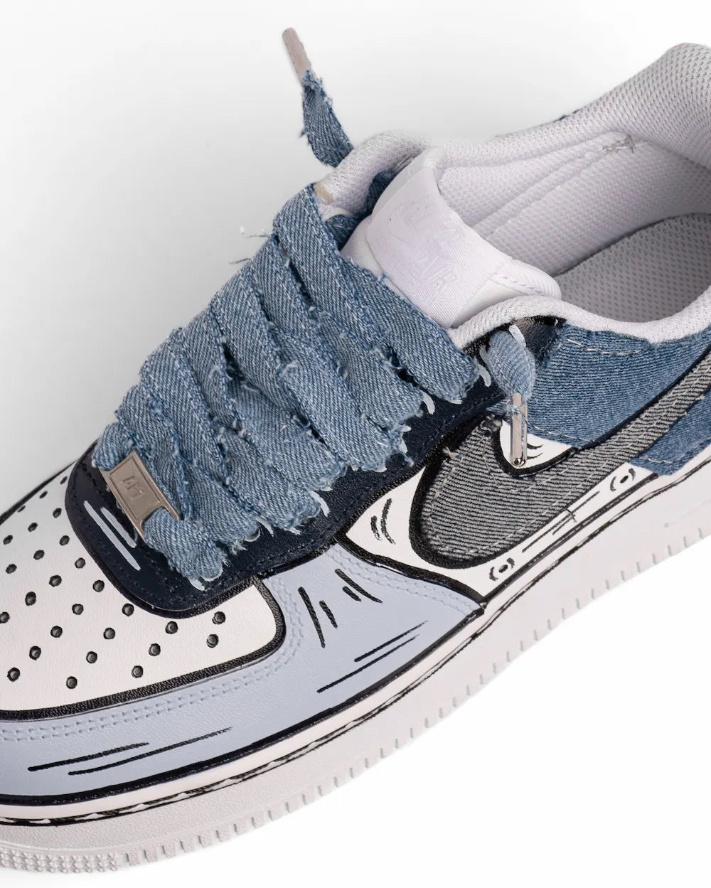 Nike air force 1 custom con effetto comics rivestita in jeans