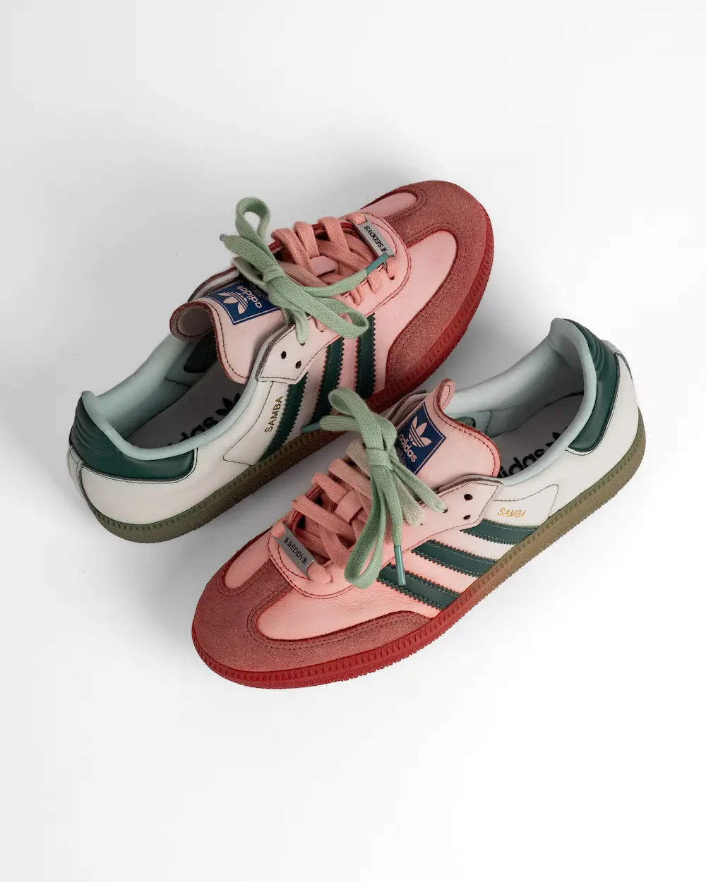 adidas samba personalizzate con effetto sfumato sui toni del verde e del rosso