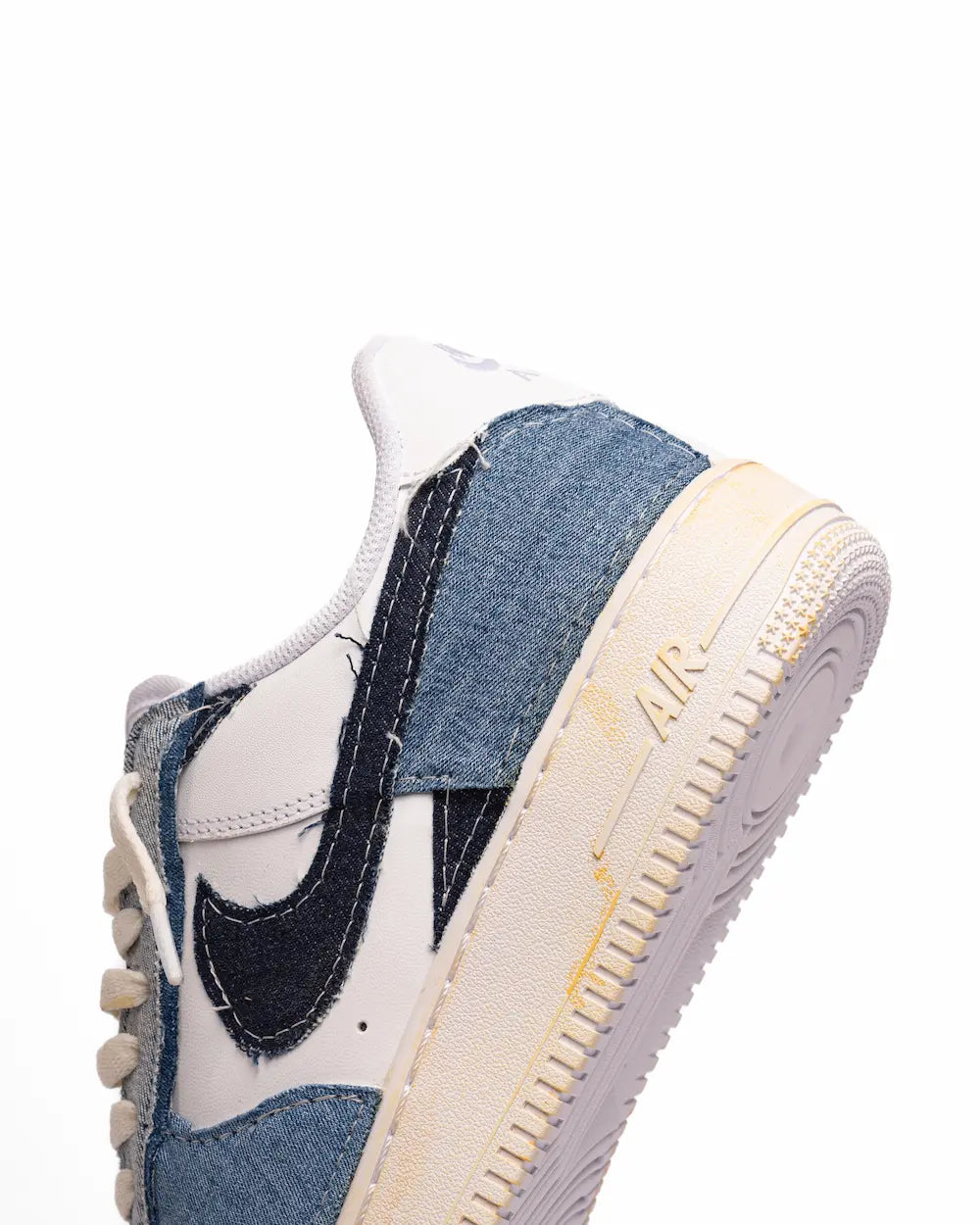 Nike air force 1 custom rivestita in jeans patchwork