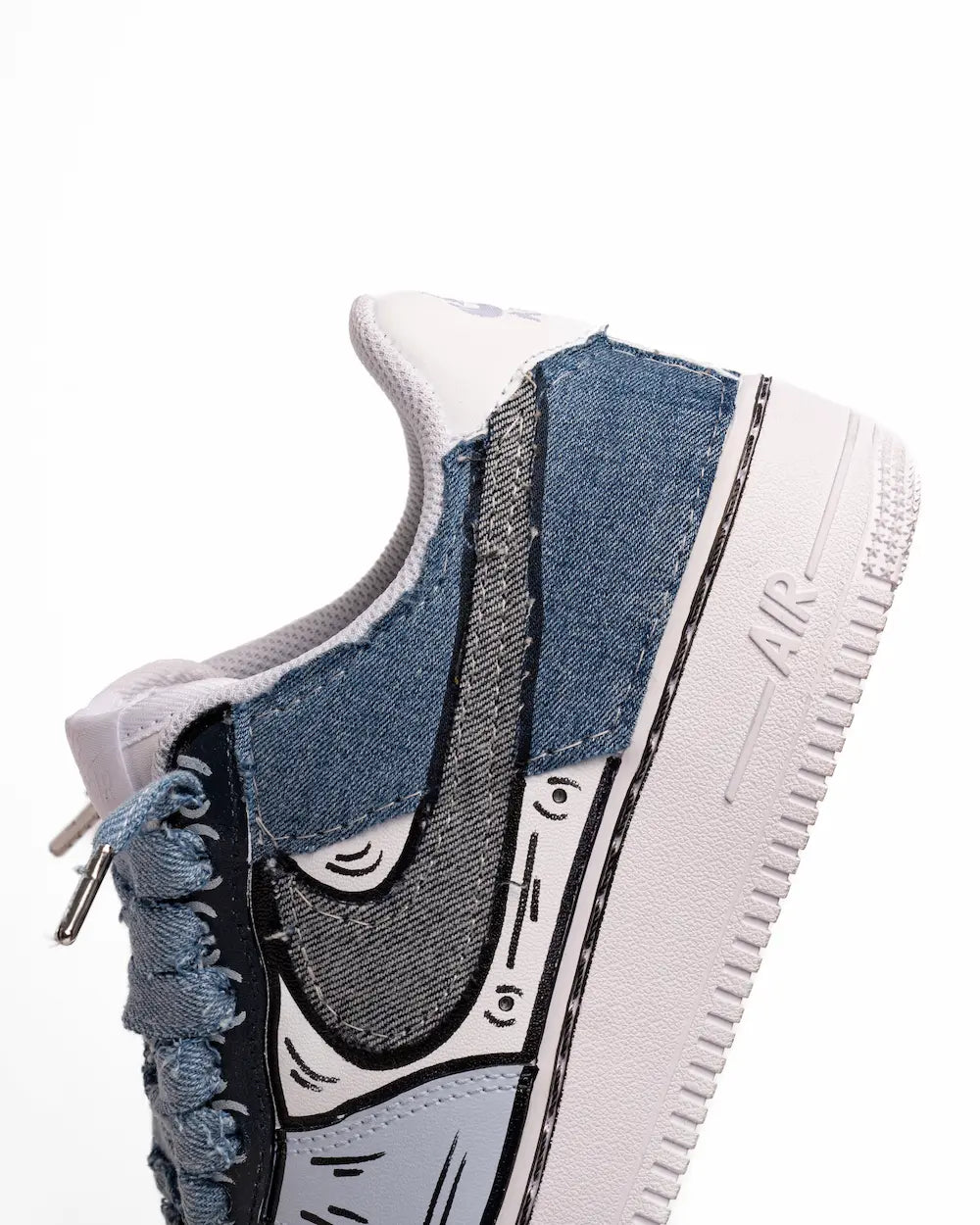 Nike air force 1 custom con effetto comics rivestita in jeans