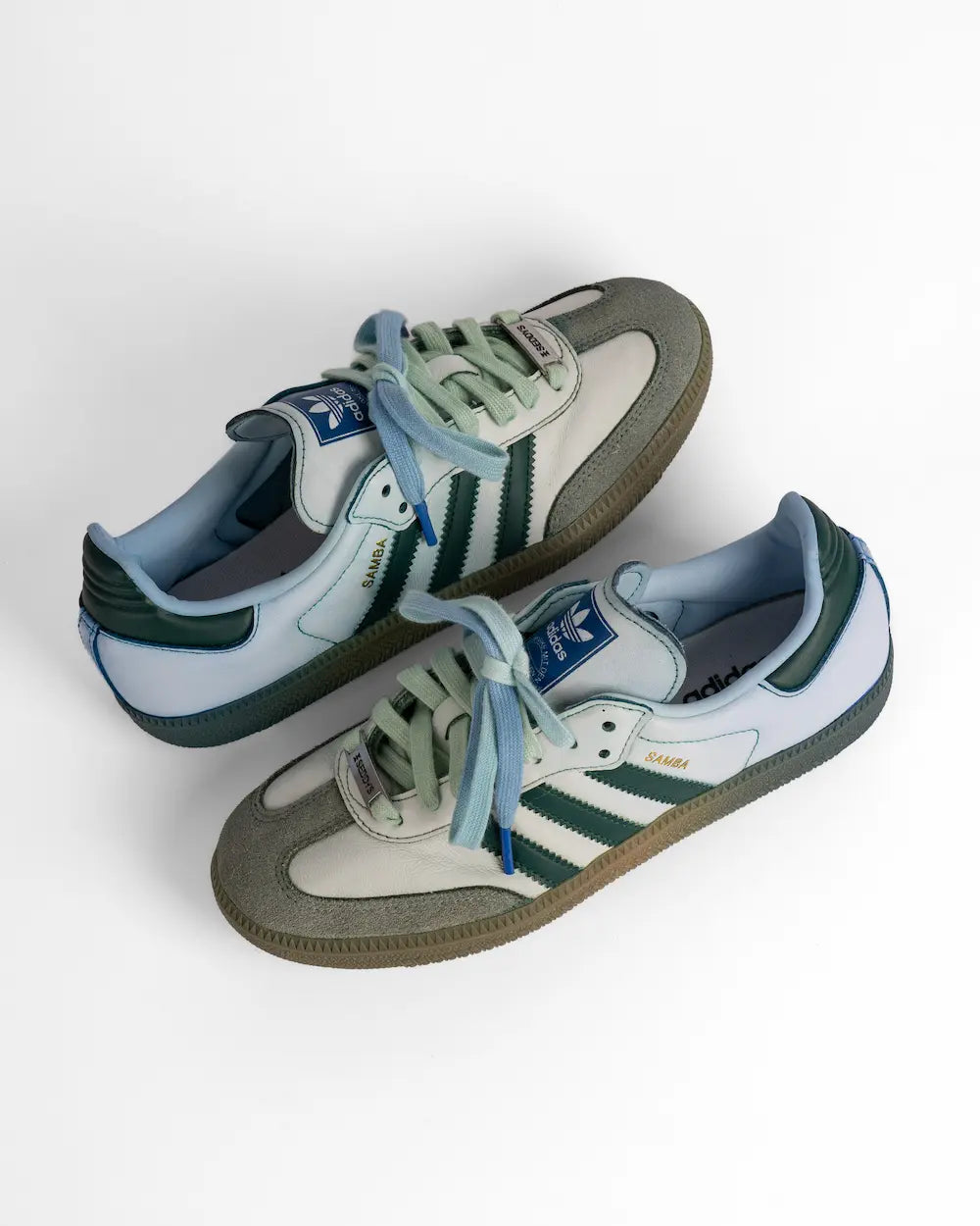 adidas samba personalizzate con effetto sfumato sui toni dell'azzurro e del verde acqua