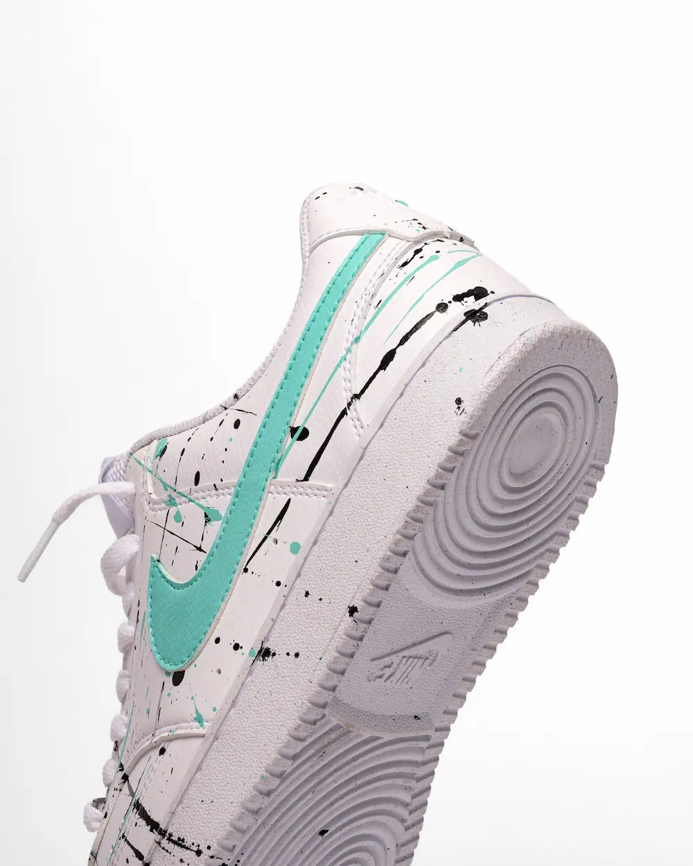 Tacco: Nike Court Vision dipinta a mano con Swoosh e schizzature di colore verde acqua
