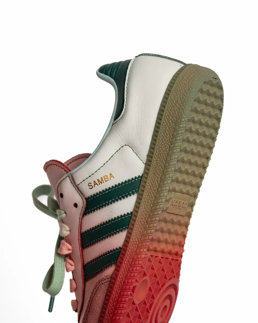 adidas samba personalizzate con effetto sfumato sui toni del verde e del rosso