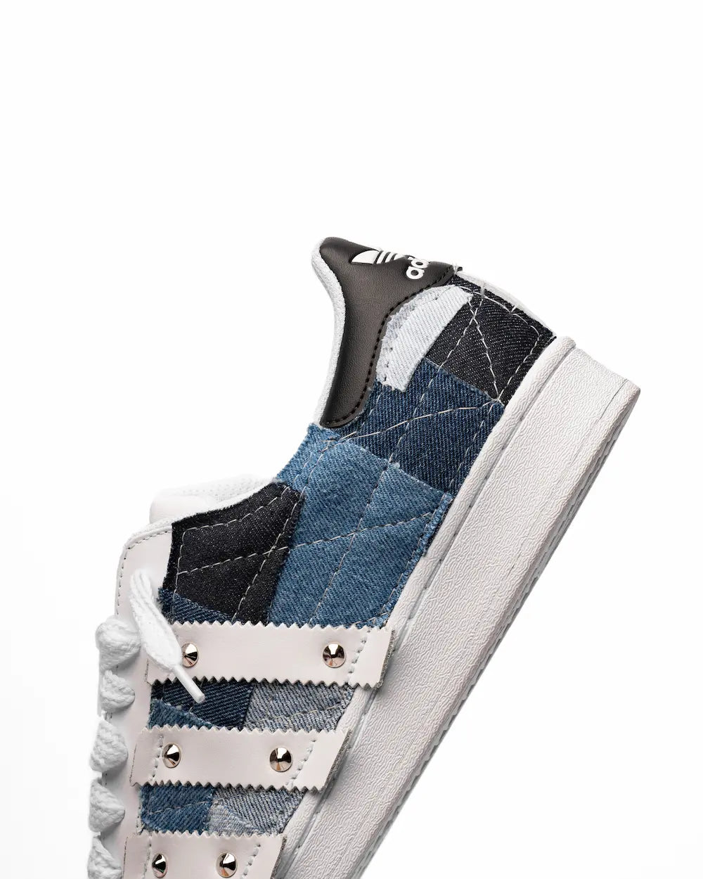 Adidas Superstar Chunky Denim, con tessuto jeans patchwork