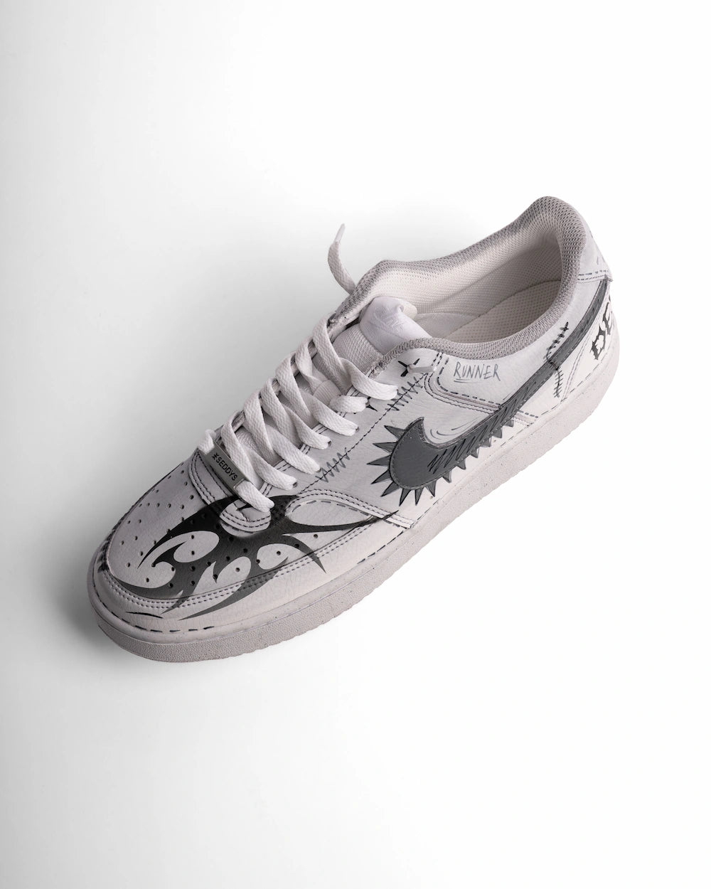 Nike custom disegno a mano grigie lacci bianchi